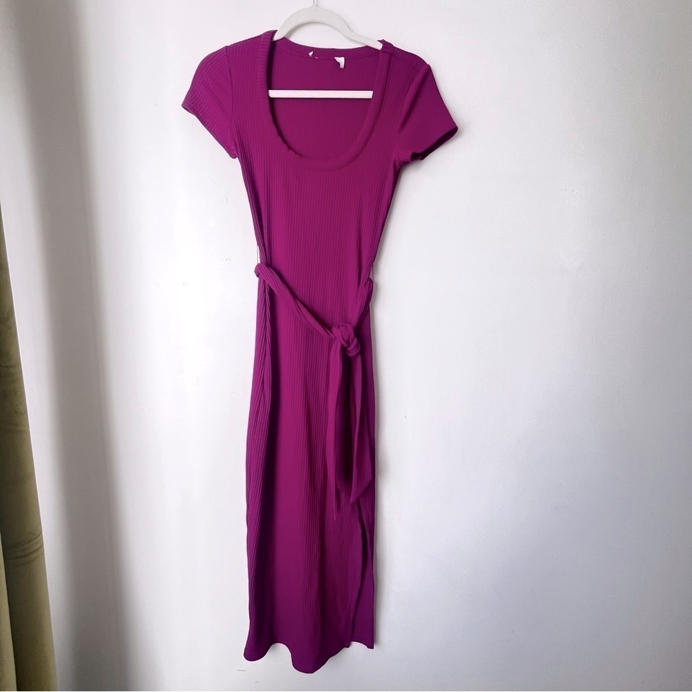 Petal & Pup Magenta Ribbed Short Sleeve Scoopneck Belted Midi Dress 0